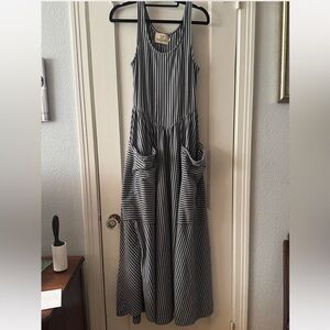 SMALL OG Giant Pockets Maxi Dress